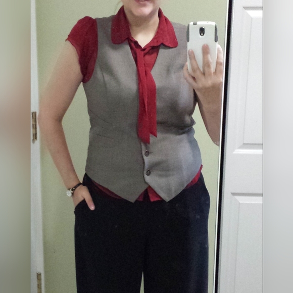 Reitmans red flutter sleeve blouse with neck tie/bow. Size Medium. - Picture 8 of 8